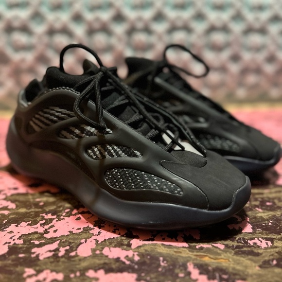 Men's ADIDAS Yeezy 700 V3 'Dark Glow Sz 7 - Picture 1 of 11